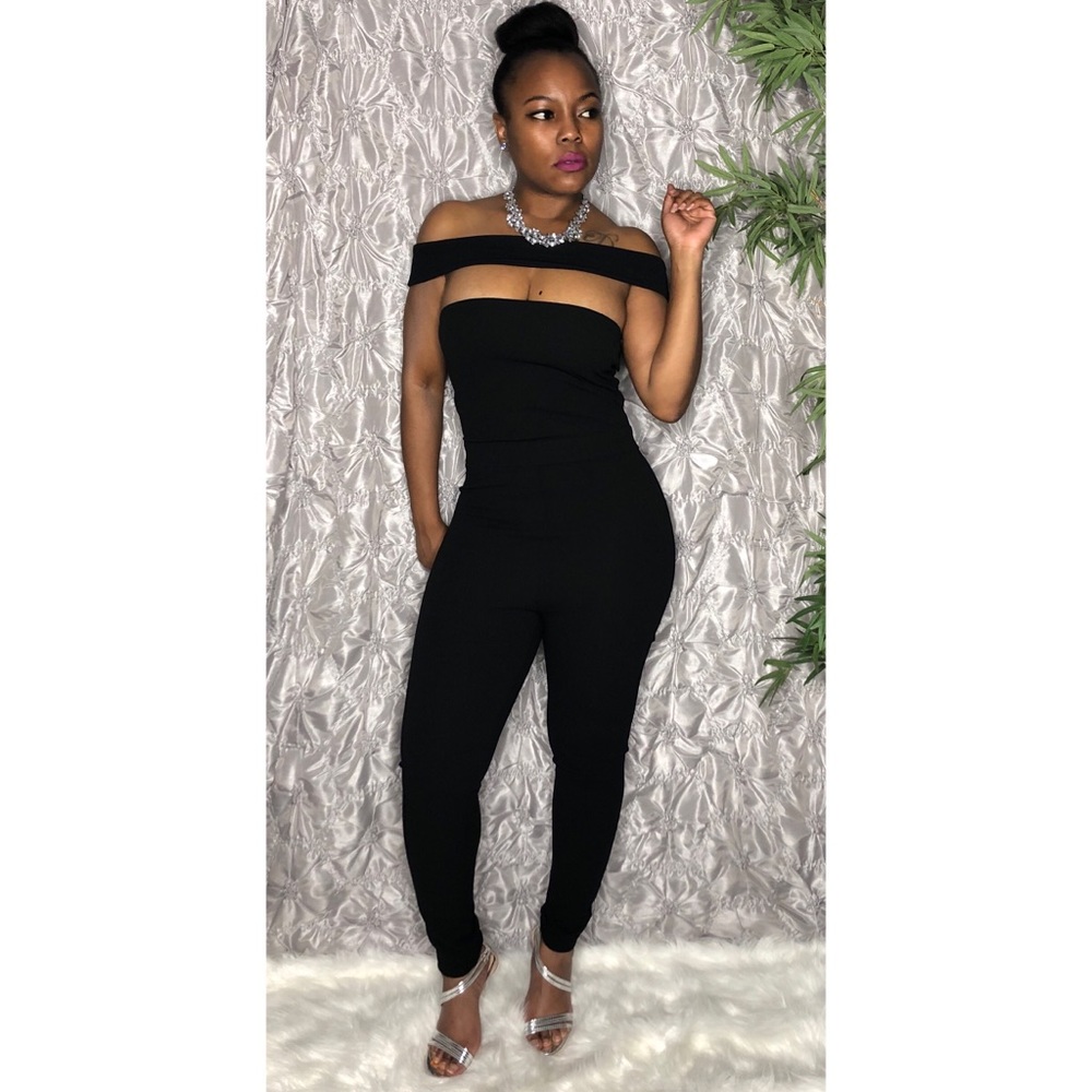 Off-shoulder, zipup Jumpsuit 🖤
